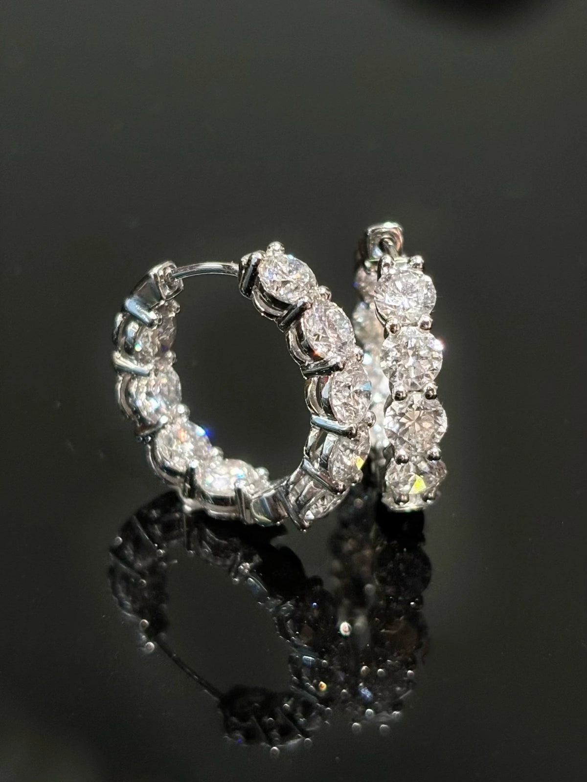 Round diamond hoop earrings in 18K white gold, detail view 2