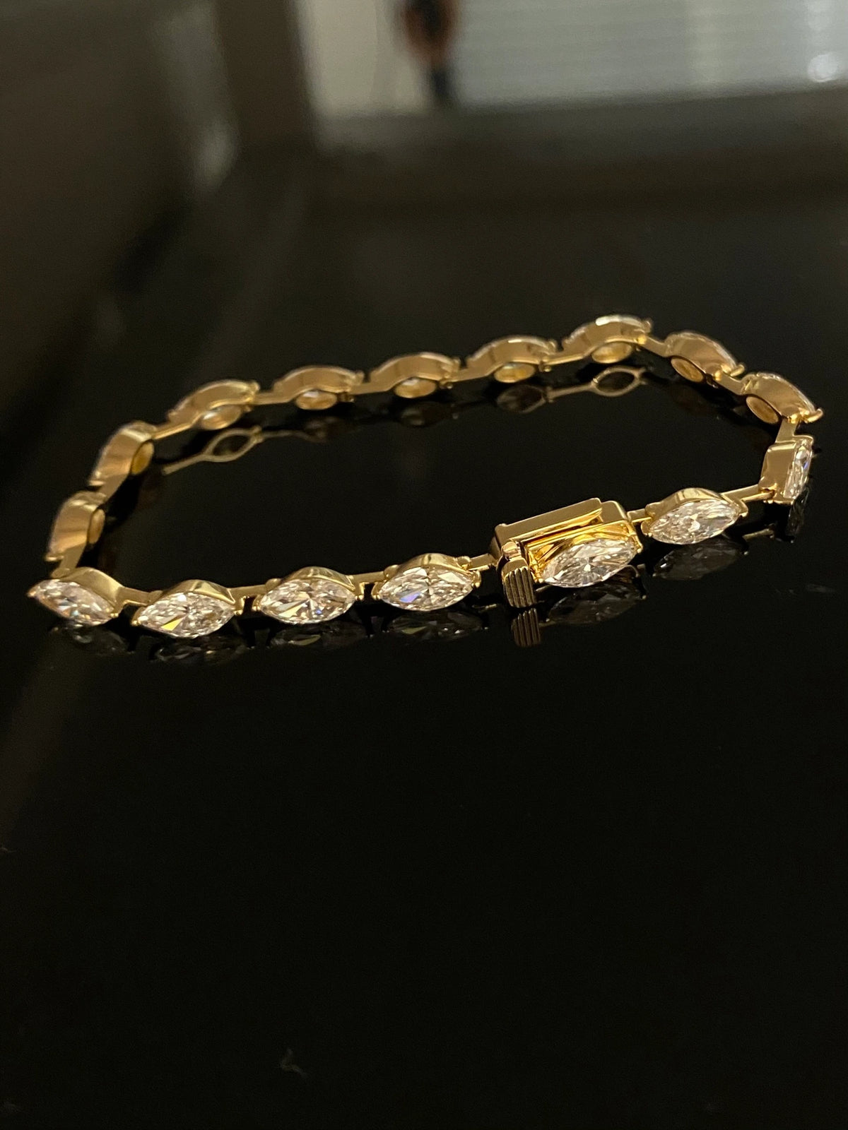 Marquise-cut diamond tennis bracelet in 18K yellow gold, original view 2
