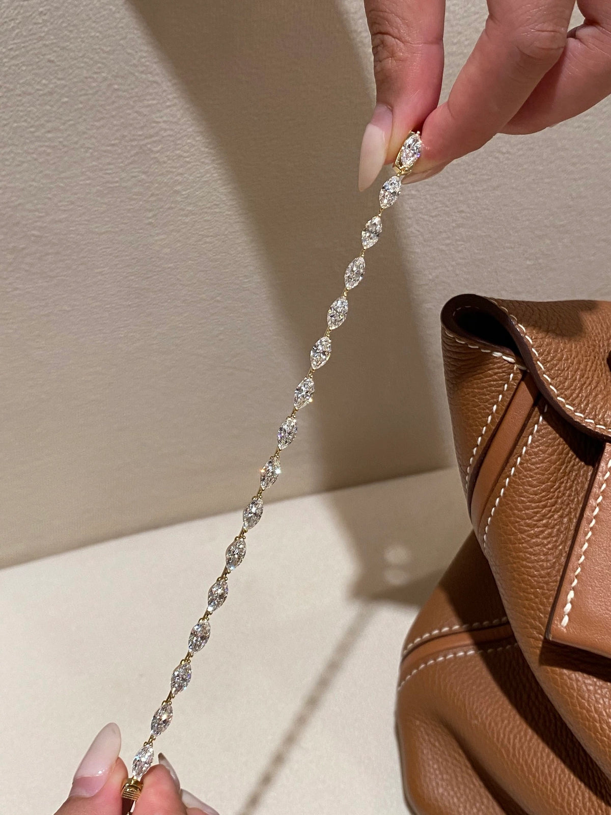 Marquise-cut diamond tennis bracelet in 18K yellow gold, original view 4