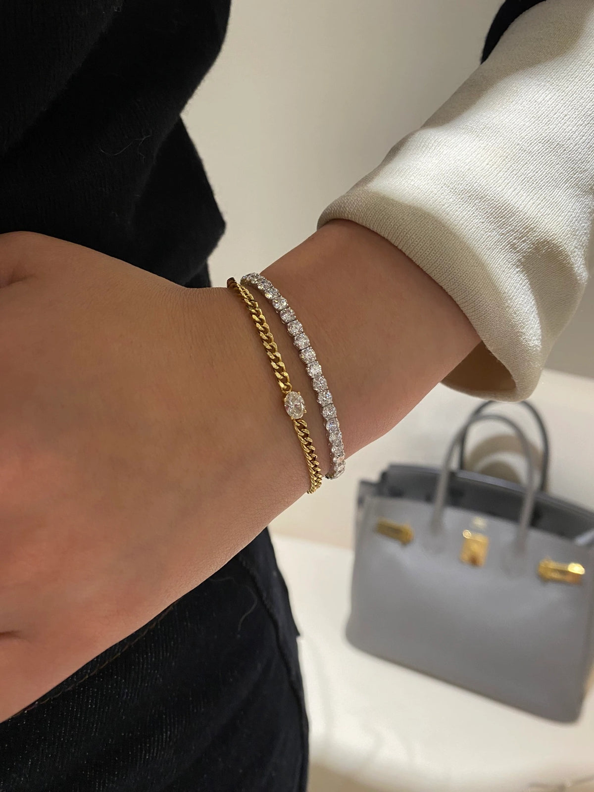 Round diamond tennis bracelet in 18K white gold, original view 5