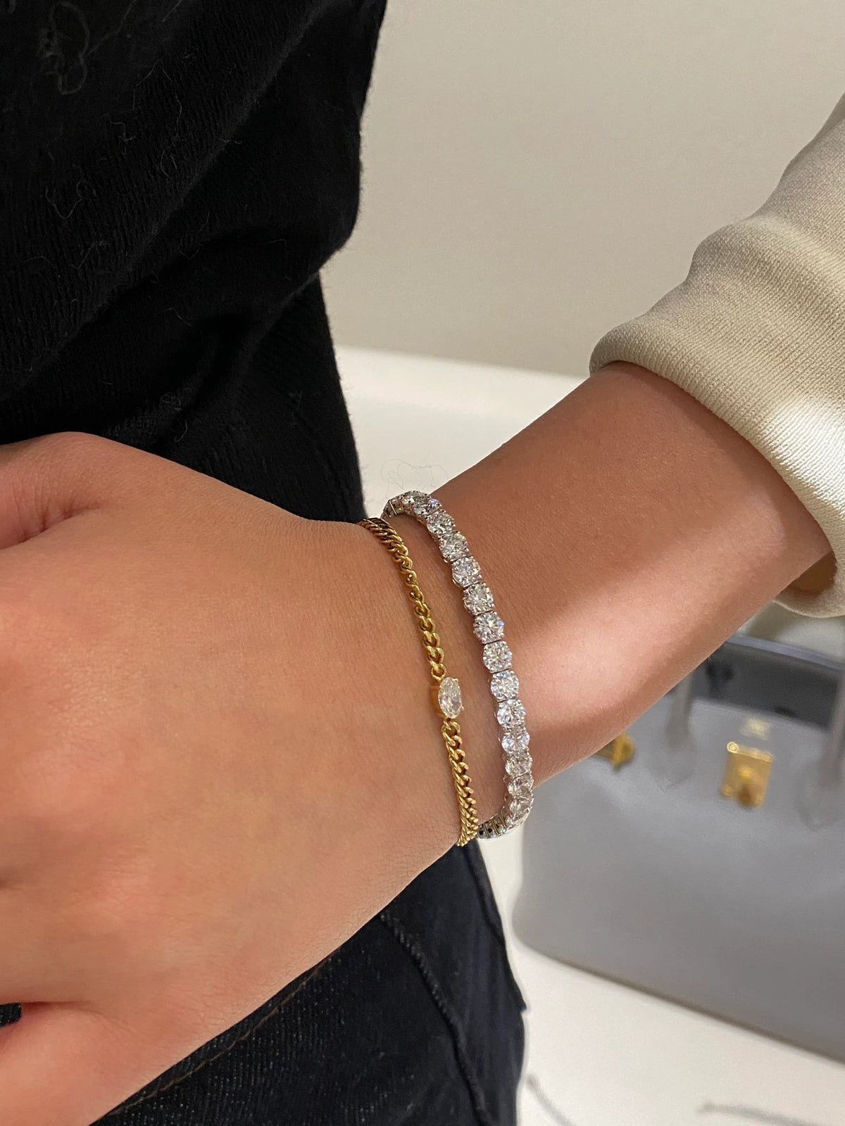 Round diamond tennis bracelet in 18K white gold, original view 7