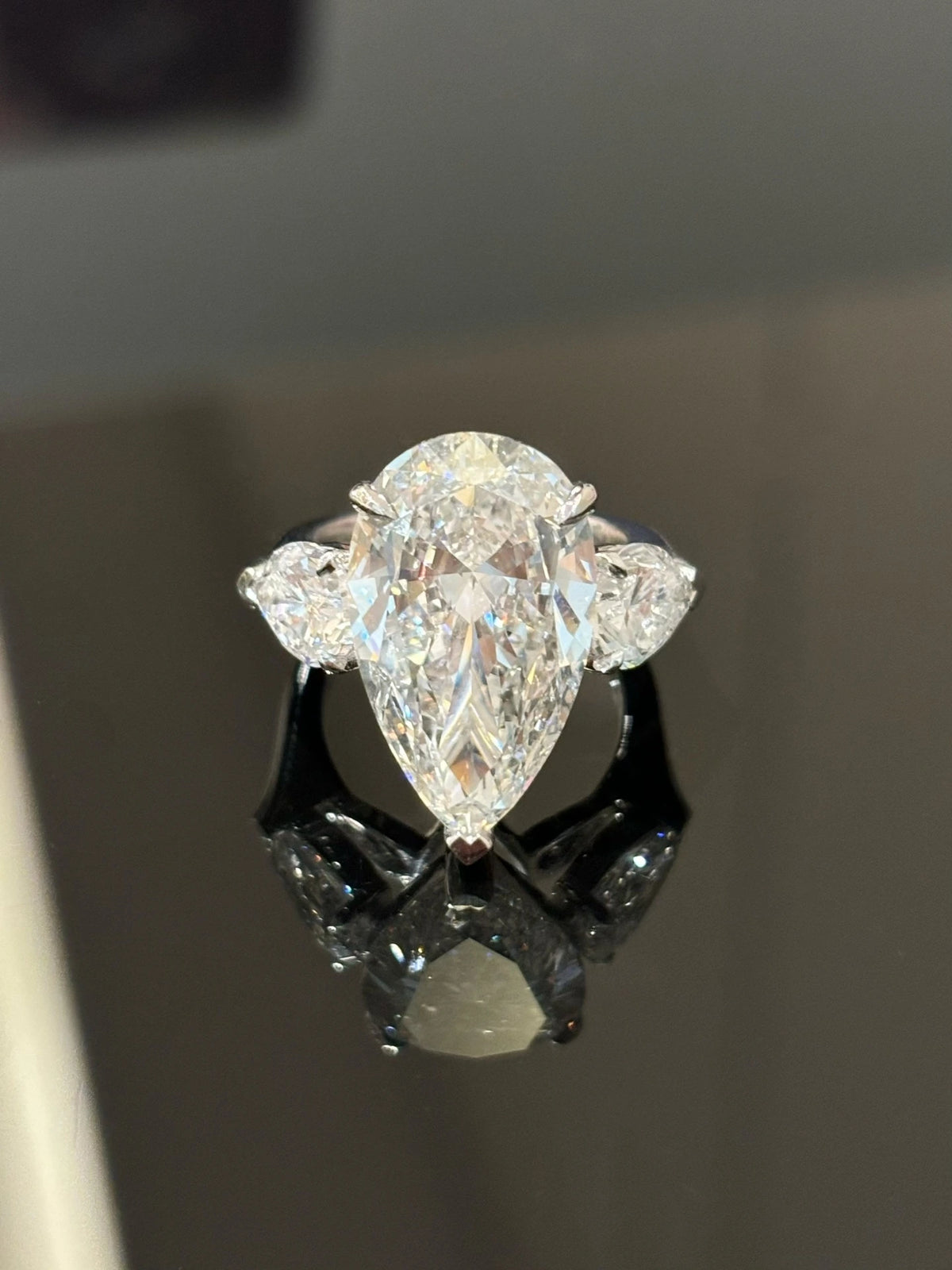 Pear-cut diamond ring with two accent diamonds in 18K white gold, original view 1