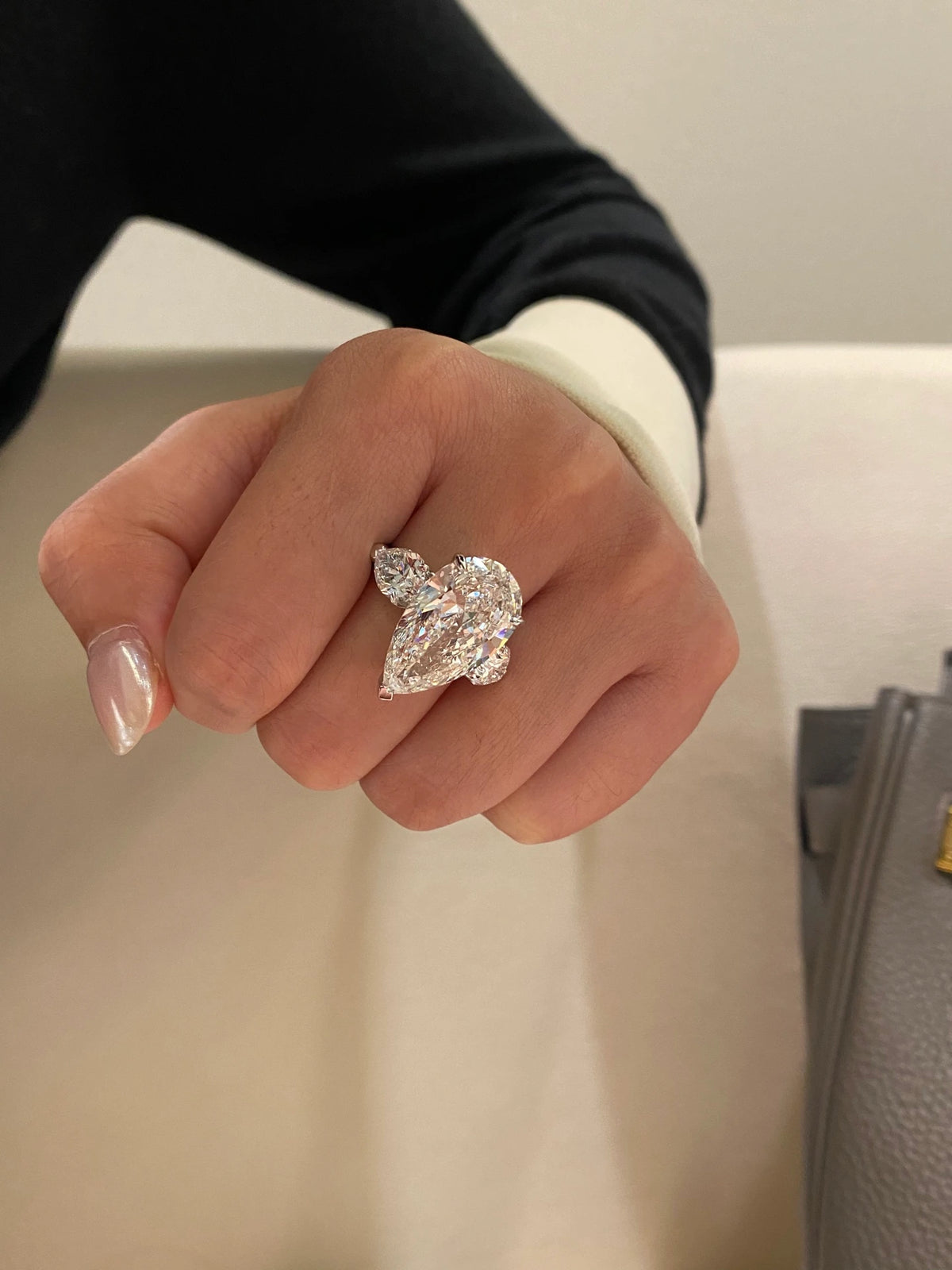 Pear-cut diamond ring with two accent diamonds in 18K white gold, original view 4