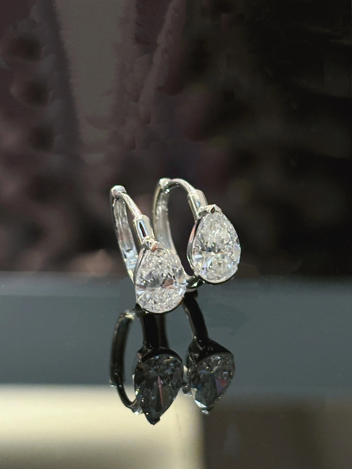 Pear-cut diamond earrings in 18K white gold, original detail view 4