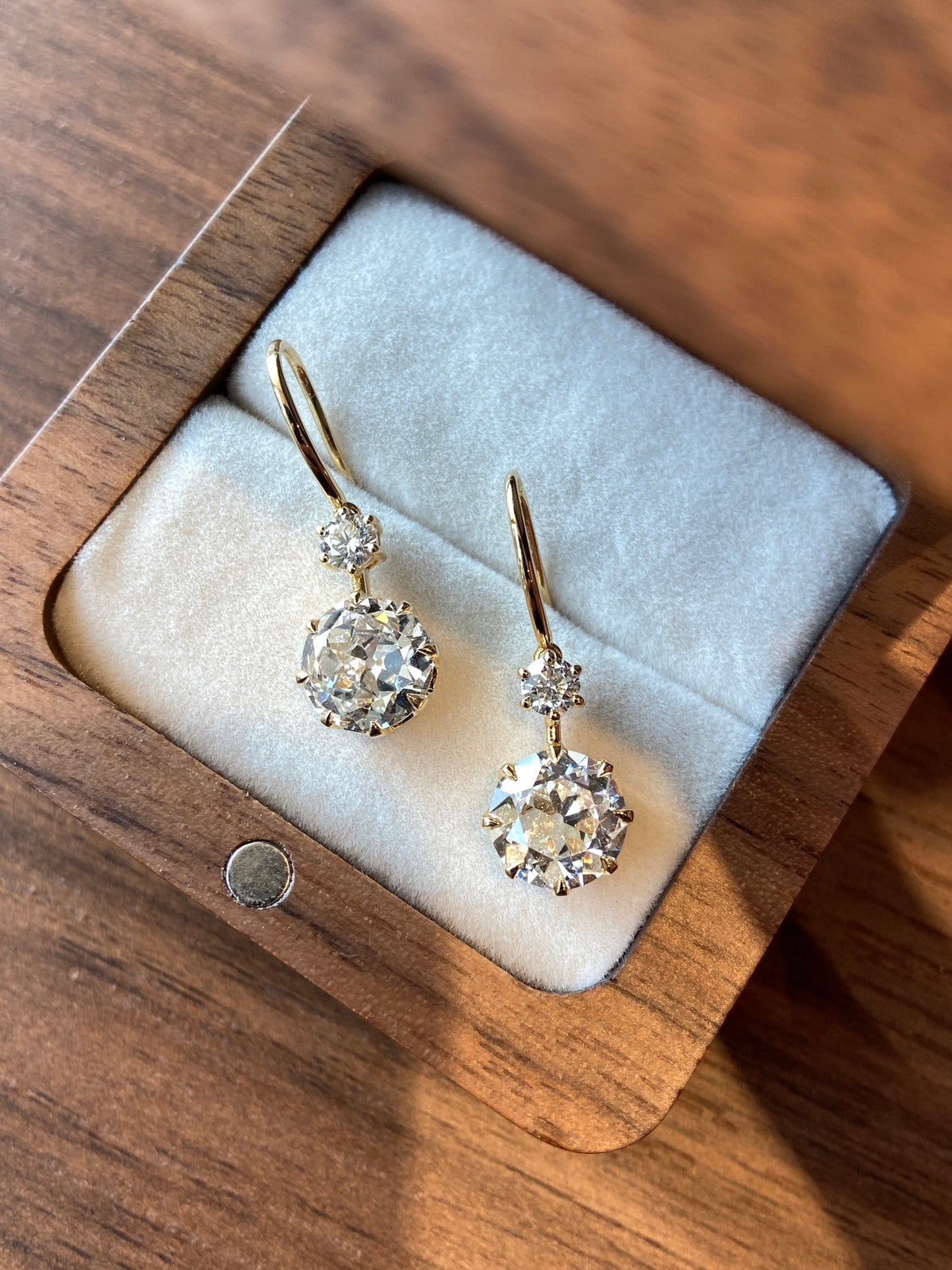 Old European-cut lab-grown diamond drop earrings in yellow gold, original box view 1