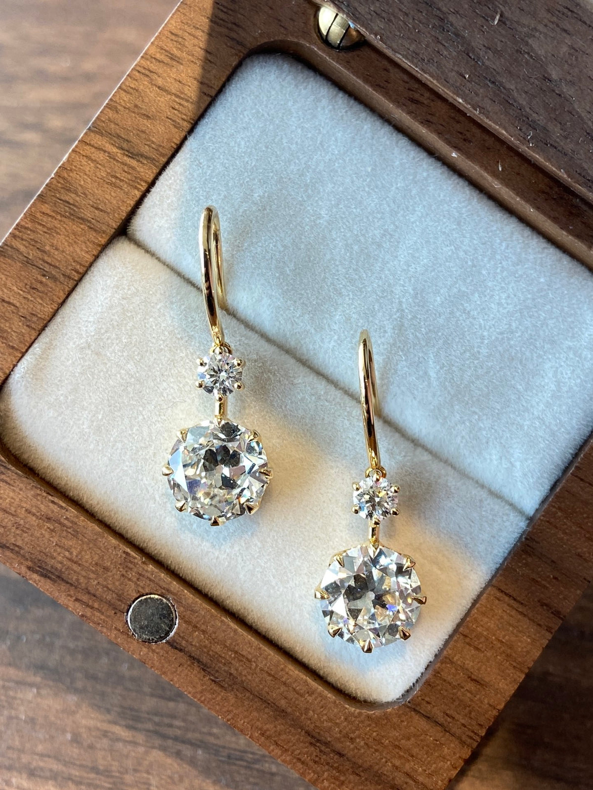 Old European-cut lab-grown diamond drop earrings in yellow gold, original box view 2