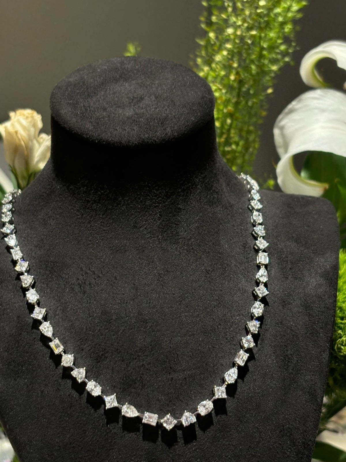 Mixed-cut lab-grown diamond necklace in white metal, original bust view 1