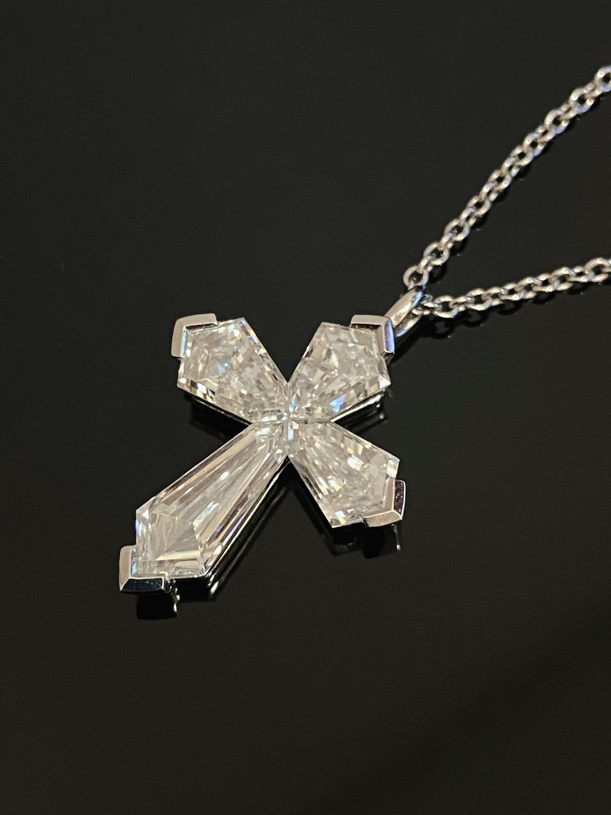 Custom-cut diamond cross necklace in white gold, original angled detail