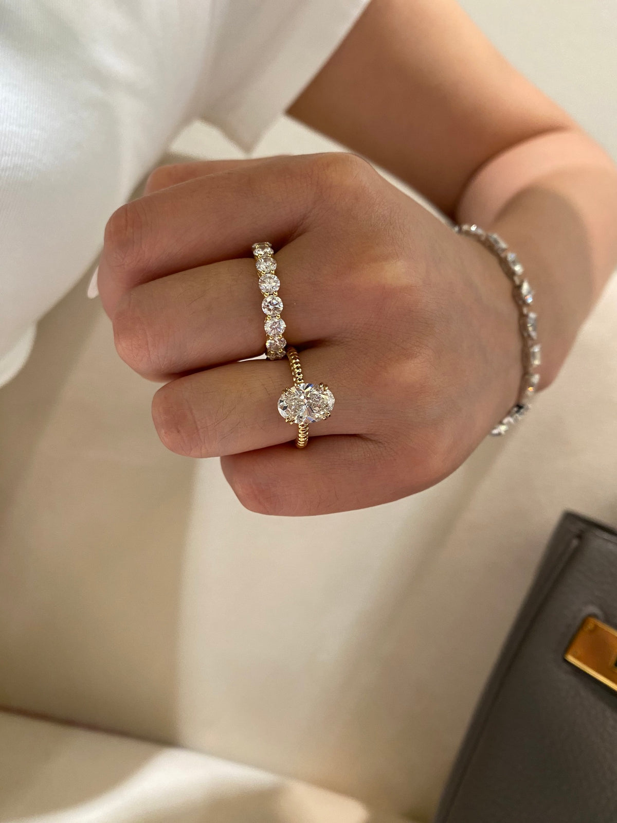 Oval rope-band ring, yellow-gold reference version, original wearing view3; other jewelry not included