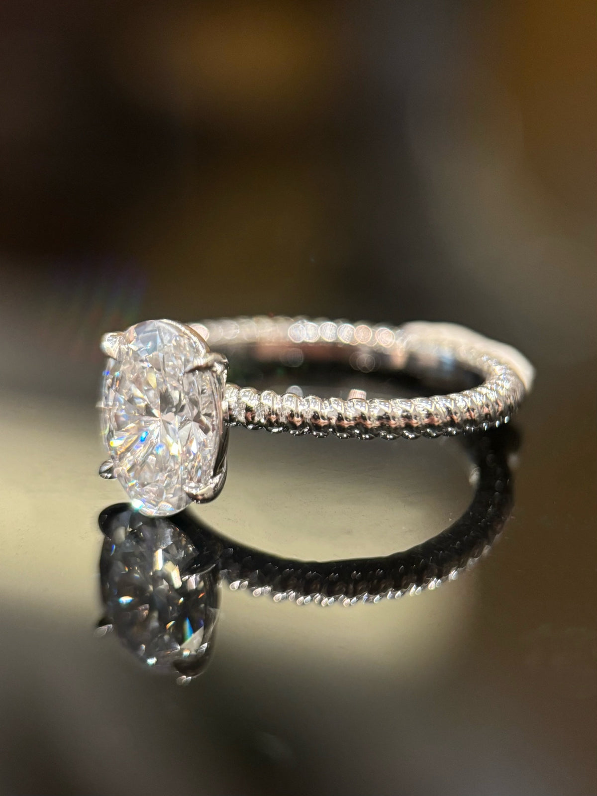 Oval diamond rope-band ring in white platinum, original side view