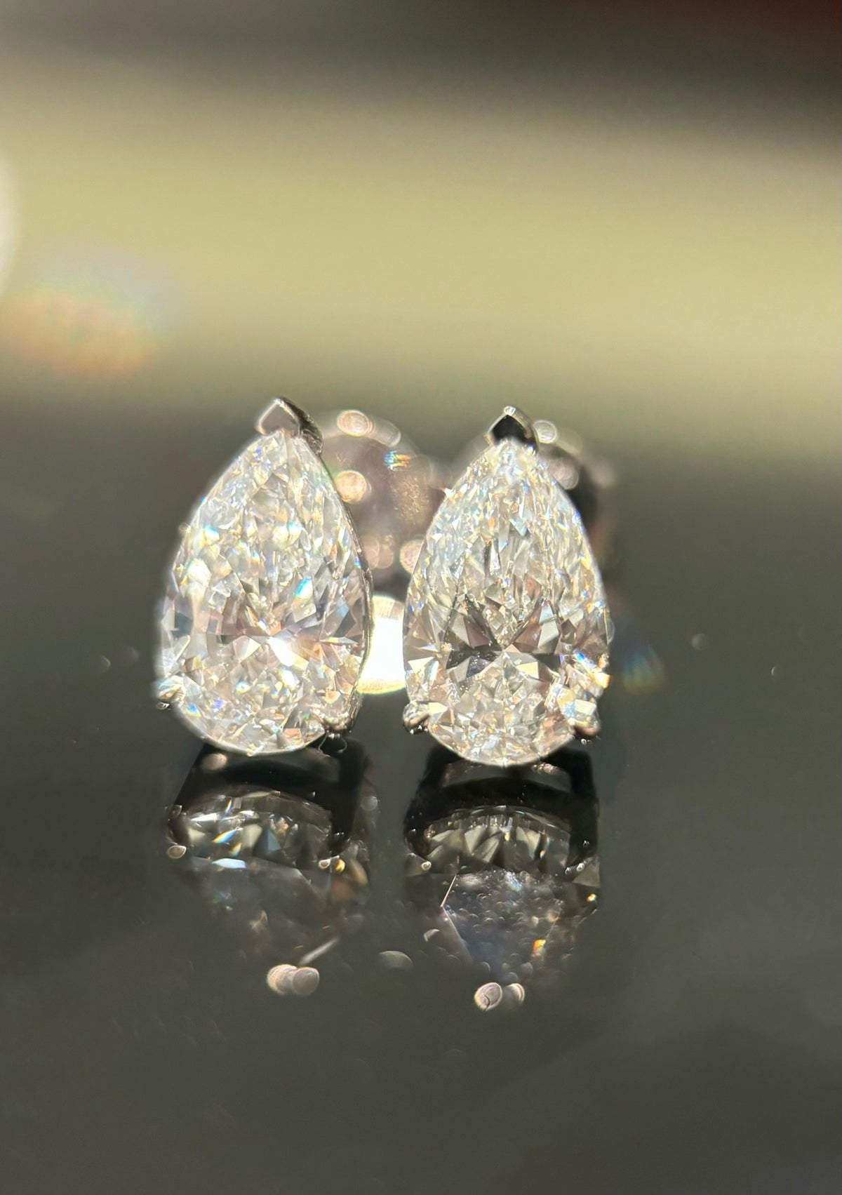 Pear-cut diamond stud earrings in white gold, original front pair view